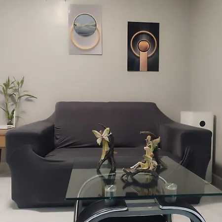 Room With Balcony And Free Pool Usage