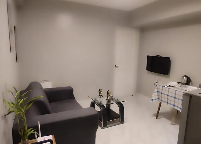 Bs651 With Balcony And Free Pool Manila