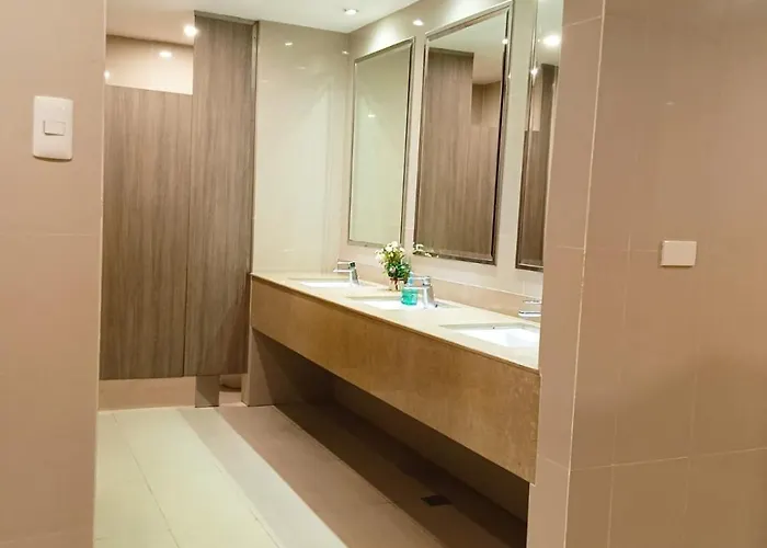 Bs651 With Balcony And Free Pool Apartment *