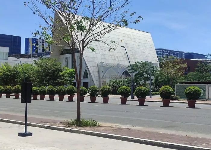Bs651 With Balcony And Free Pool * Manila